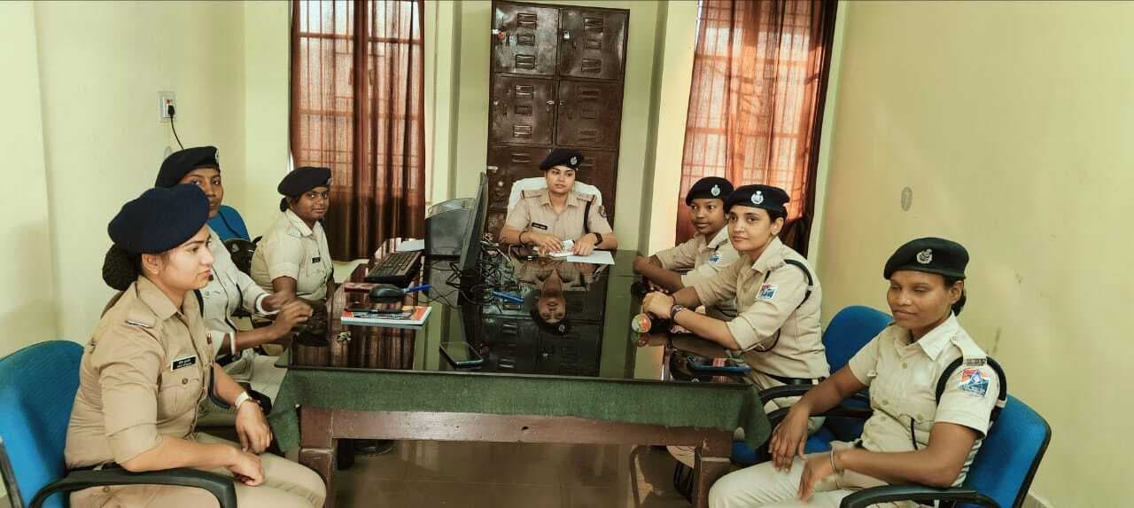 शराब और अवैध रुपये पकड़ने के लिए ट्रेनों में एक्टिव हुई मेरी सहेली टीम