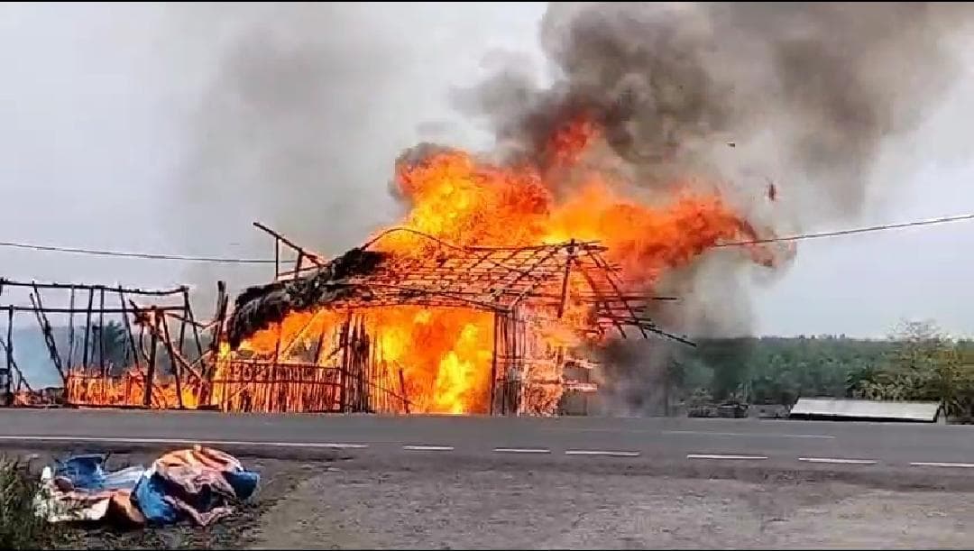 चाय-नाश्ता के दुकान में लगी आग, लाख रुपये की संपत्ति जलकर राख