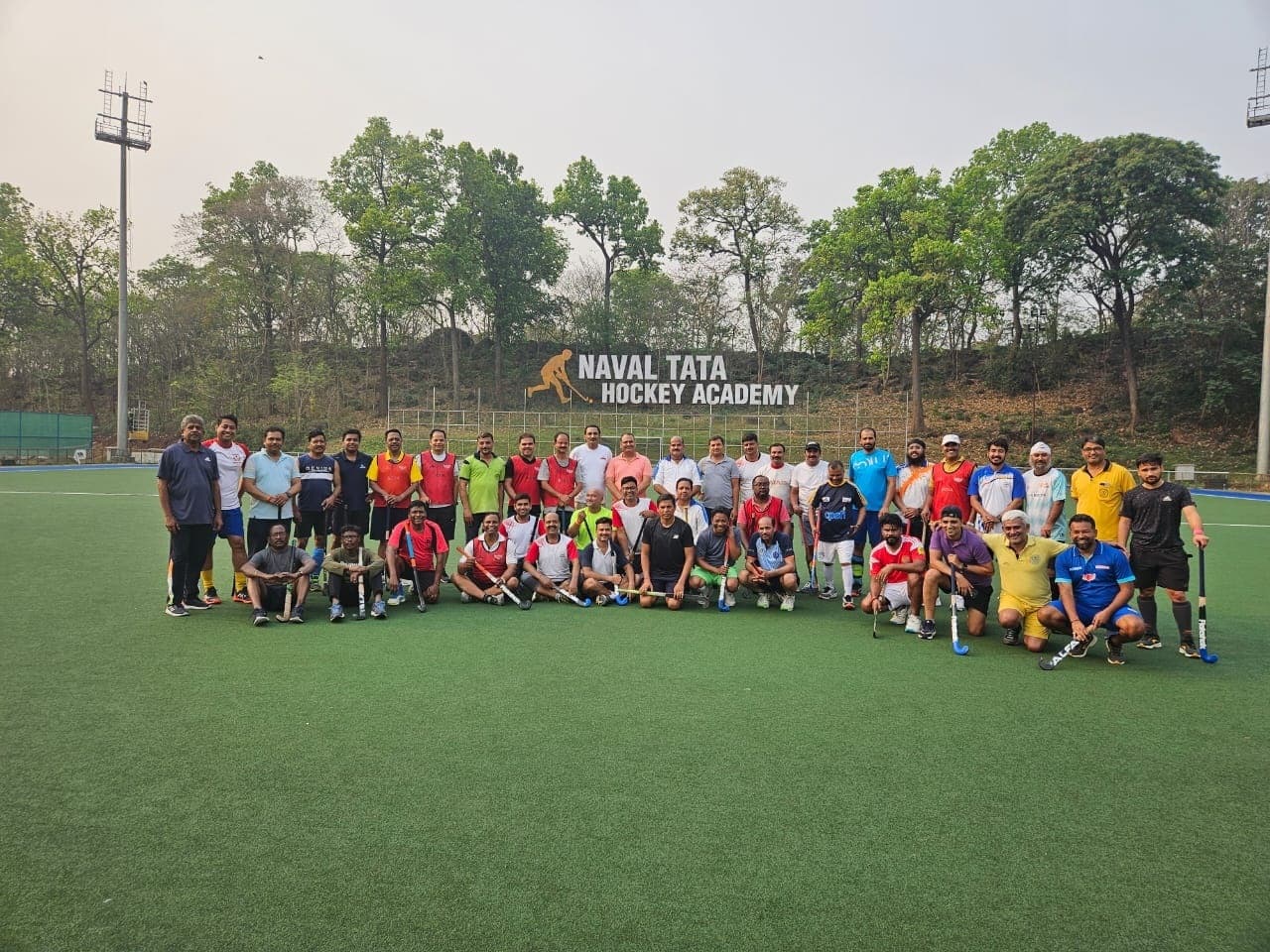 वेटरन खिलाड़ियों ने हॉकी के मैदान जमकर पहाया पसीना