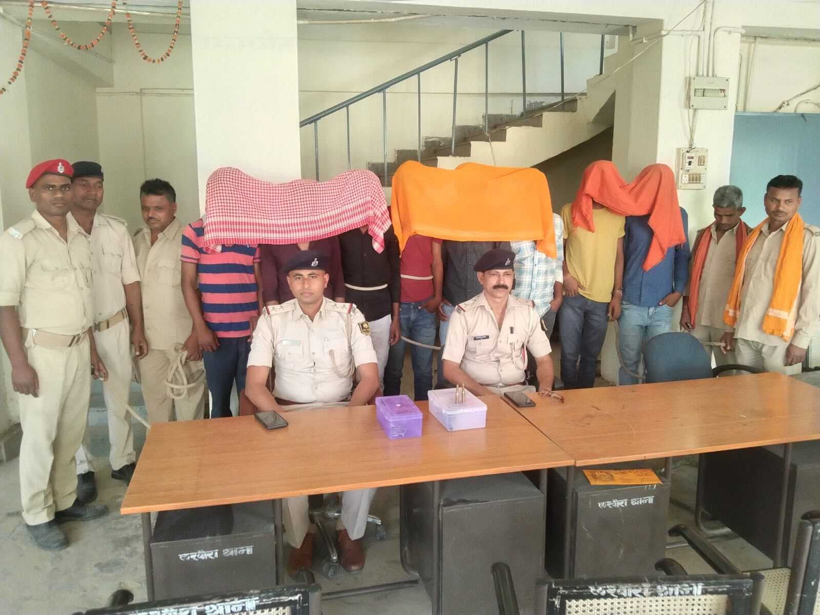 टला बड़ा हादसा, पुलिस ने आठ अपराधी को हथियार के साथ दबोचा
