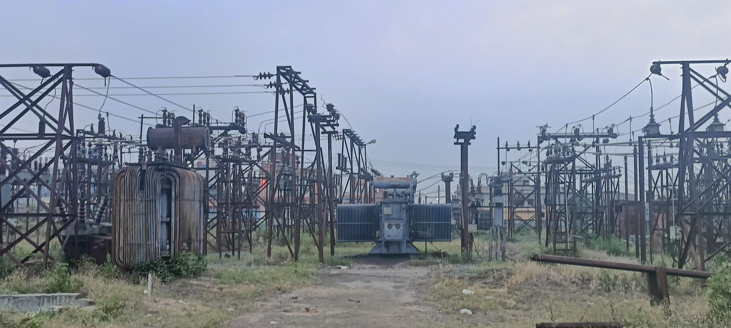 - - गर्मी शुरू क्या हुई, नखरे दिखाने लगी बिजली रानी