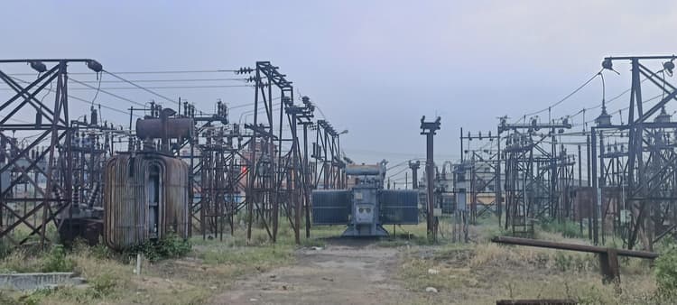 - - गर्मी शुरू क्या हुई, नखरे दिखाने लगी बिजली रानी