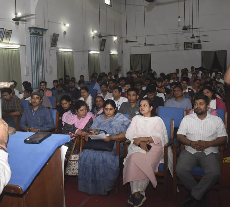 कैंपस : पटना कॉलेज में विद्यार्थियों को मतदान का बताया गया महत्व