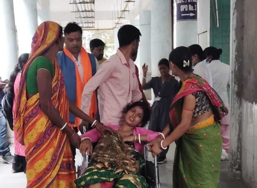 एमजीएम अस्पताल में स्ट्रेचर नहीं मिला, एक घंटे तक सीढ़ी पर दर्द से तड़पती रही गर्भवती