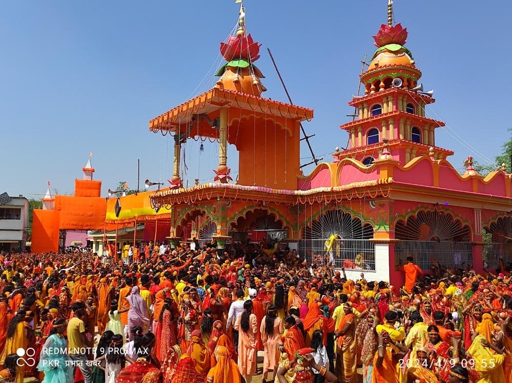 कलश यात्रा के साथ नौ दिवसीय महायज्ञ शुरू