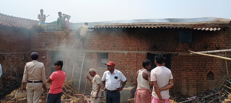 देवली में रिटायर्ड रेलकर्मी के घर में लगी आग