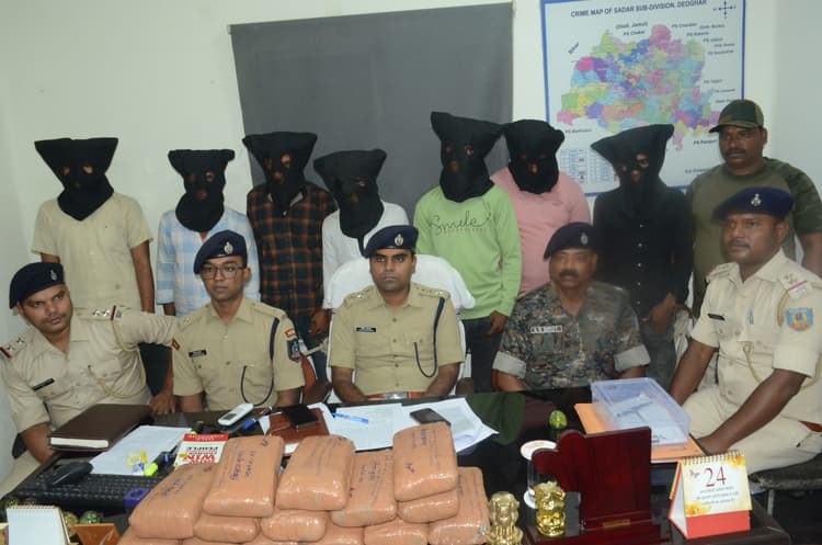 मोहनपुर थाना क्षेत्र से 14.6 किलो गांजा के साथ सात गिरफ्तार