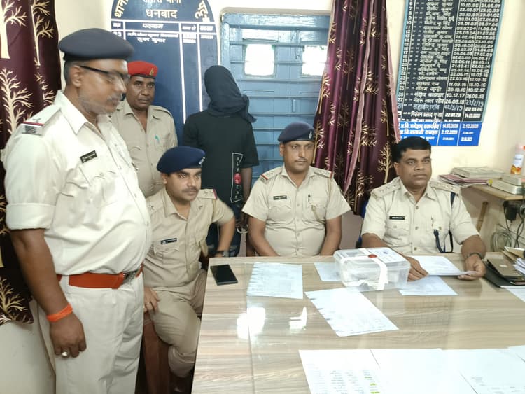 मोहरीबांध में कट्टा व जिंदा कारतूस के साथ वांटेड पकड़ाया, दो फरार