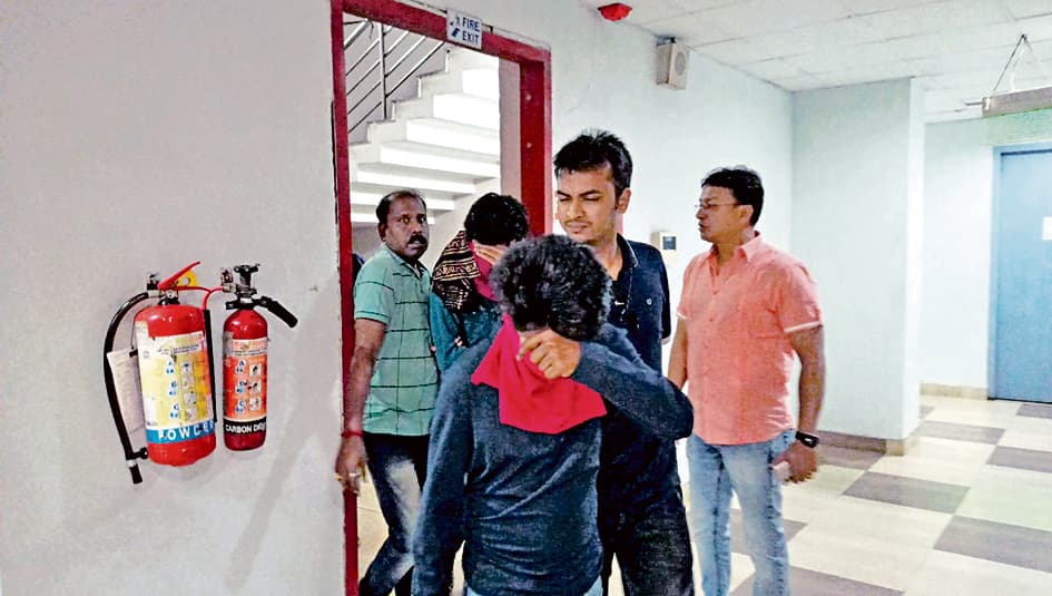 वेबेल आइटी पार्क में हुई छापेमारी दो फर्जी काल सेंटरों का हुआ खुलासा