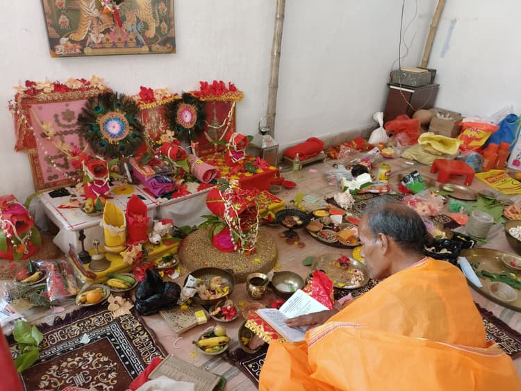 कलश स्थापना के साथ चैत्र नवरात्र शुरू