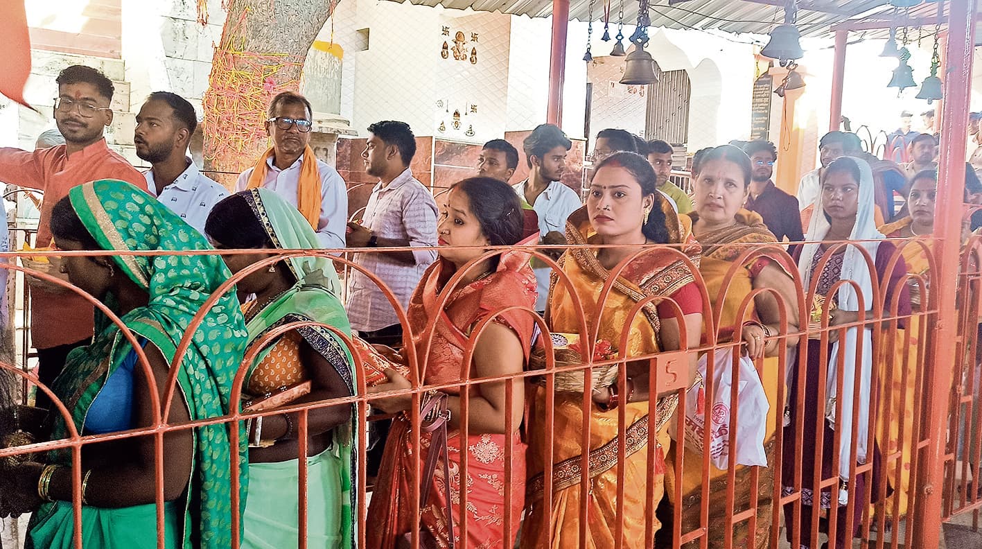 मां का दर्शन कर मनोकामना प्राप्ति का मांगा आशीर्वाद