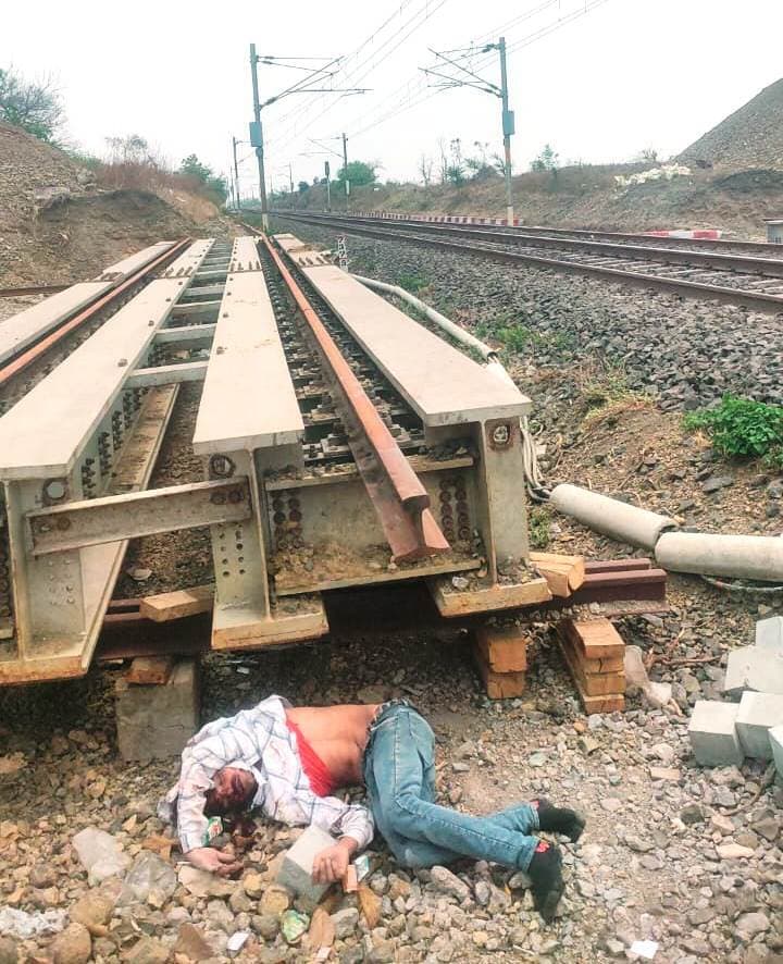 ईद में घर आ रहे युवक की ट्रेन से गिर कर मौत