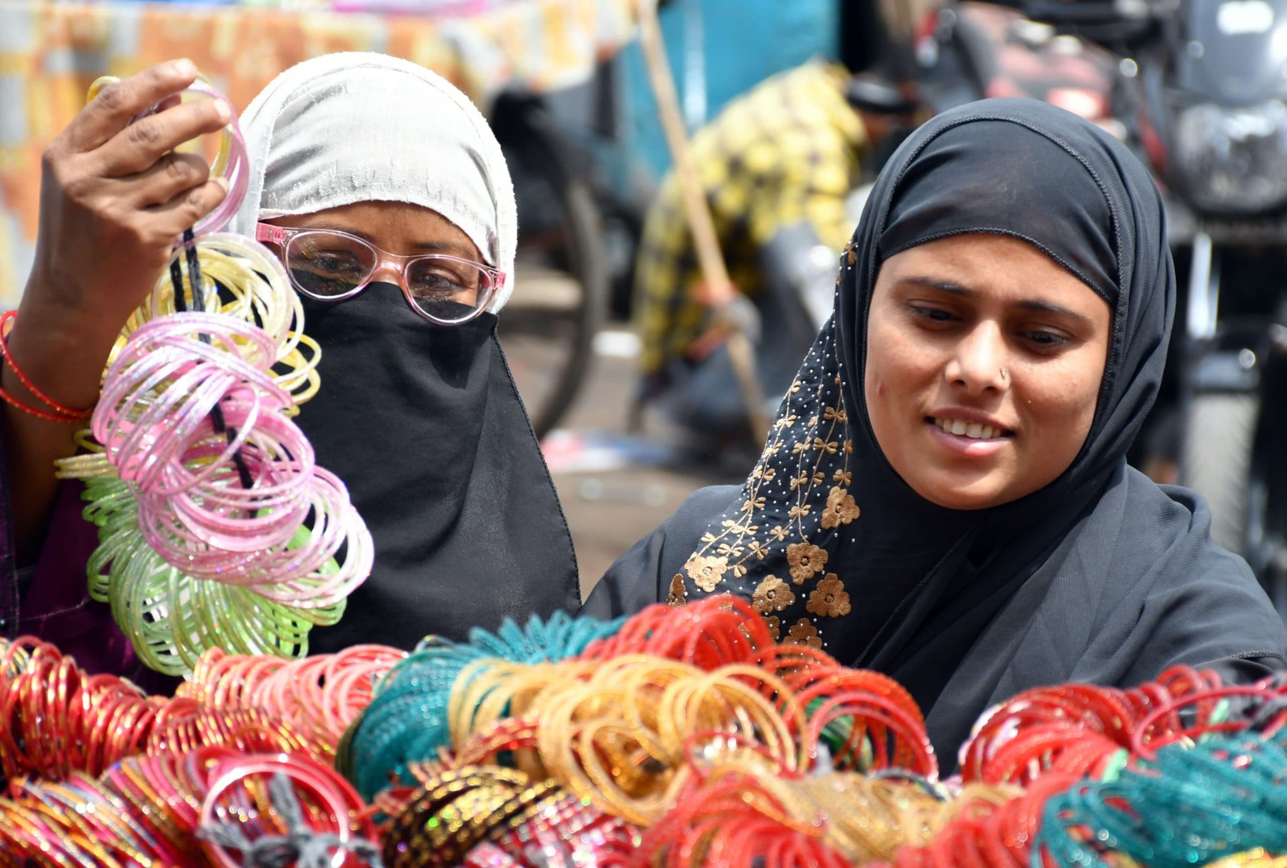 आज 30 रोजा, ईदगाहों और मस्जिदों में तैयारी जारी, खरीदारों से गुलजार रहा मेन रोड