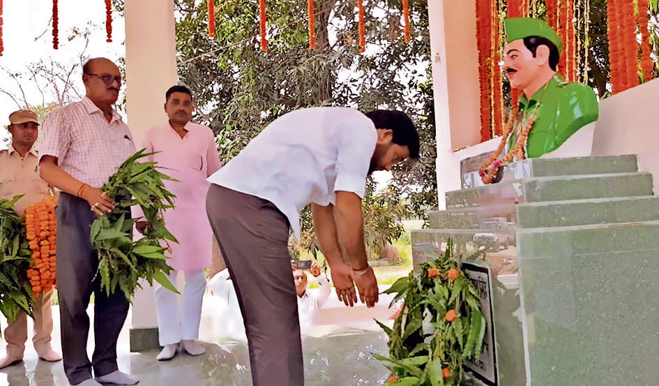 64वें शहादत दिवस पर श्रद्धा से याद किये गये शहीद दारोगा पशुपतिनाथ सिंह, उत्कृष्ट कार्य करने वाले40 पुलिसकर्मियों को किया जायेगा सम्मानित