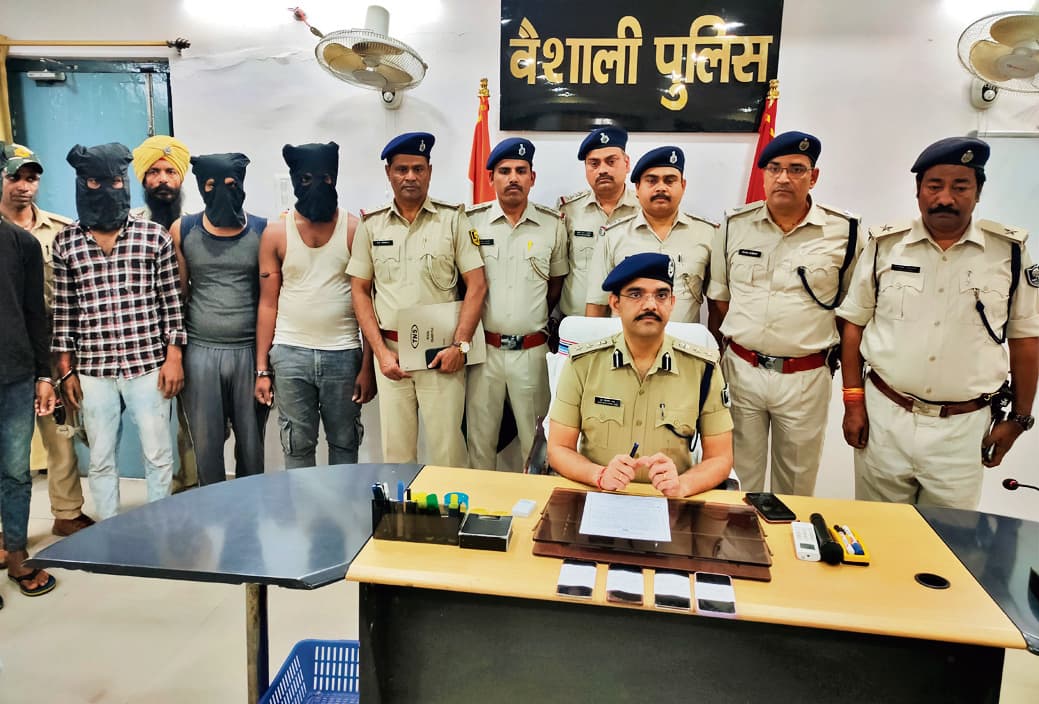 पेट्रोल पंप लूटने के लिए बाइक की चोरी कर रहे थे बदमाश, चार किये गये गिरफ्तार