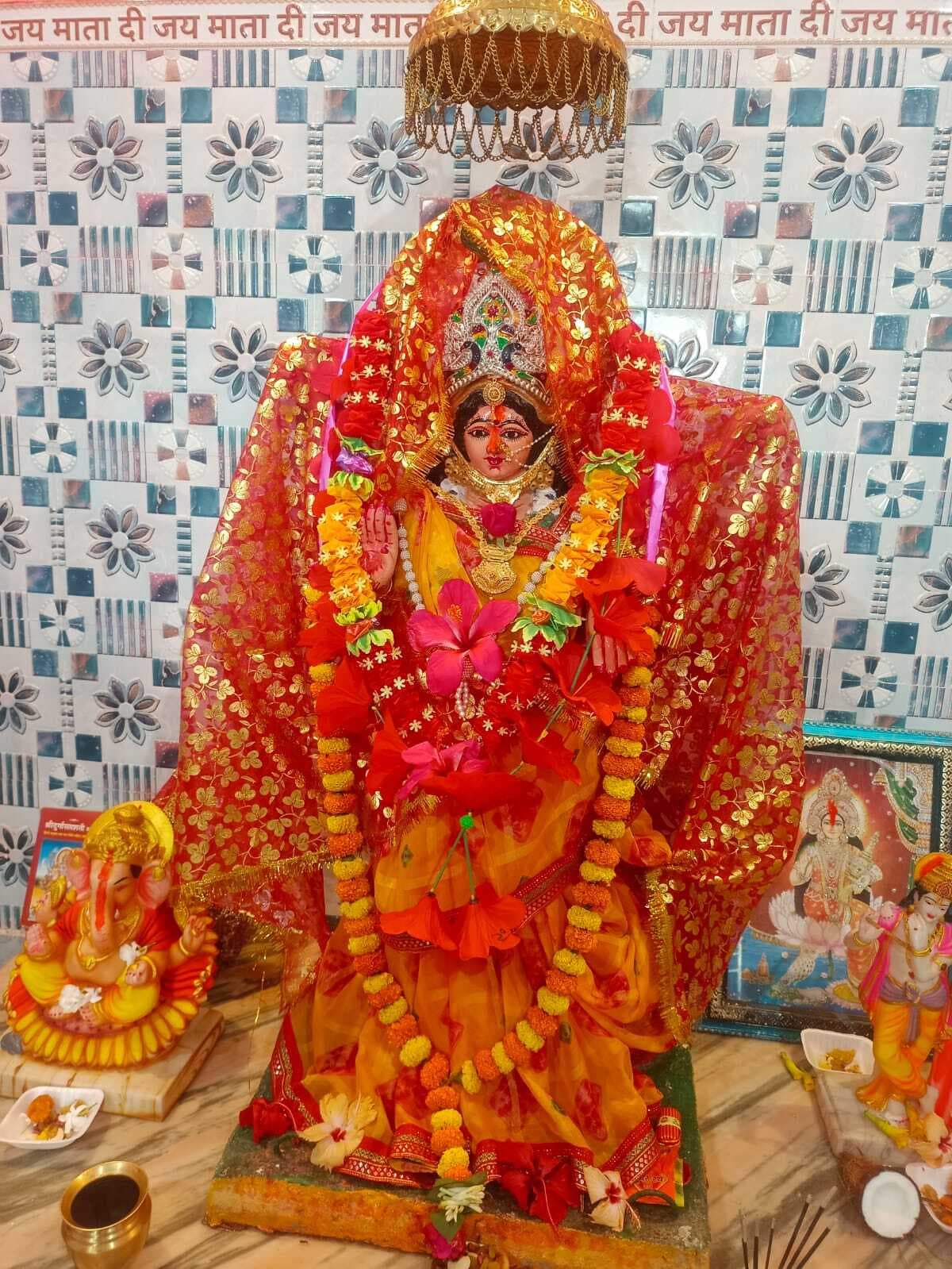 चैत्र नवरात्र शुरू, भक्ति में डूबे लोग