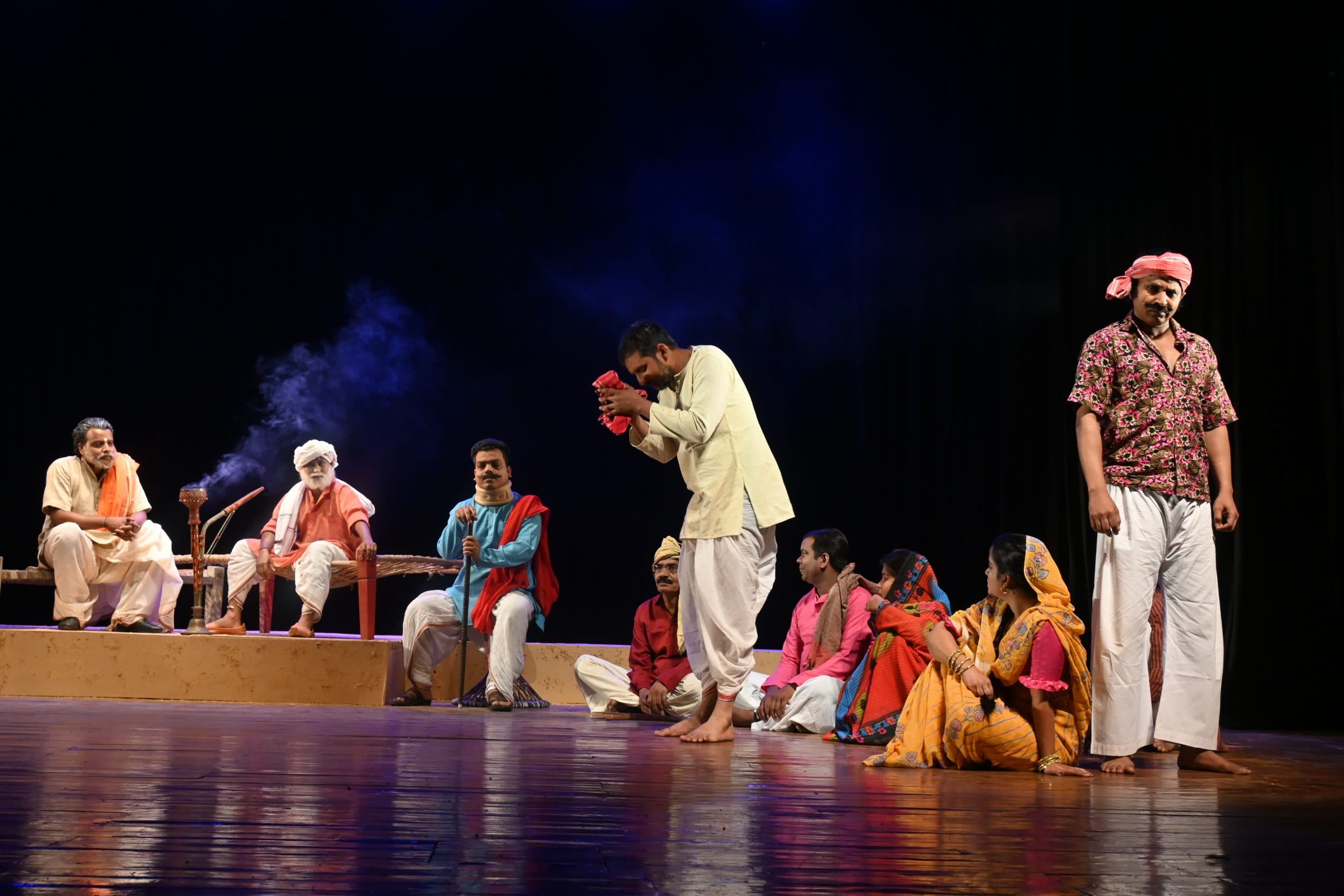 नारी की पीड़ा व उसकी आजादी पर सवाल करता है नाटक