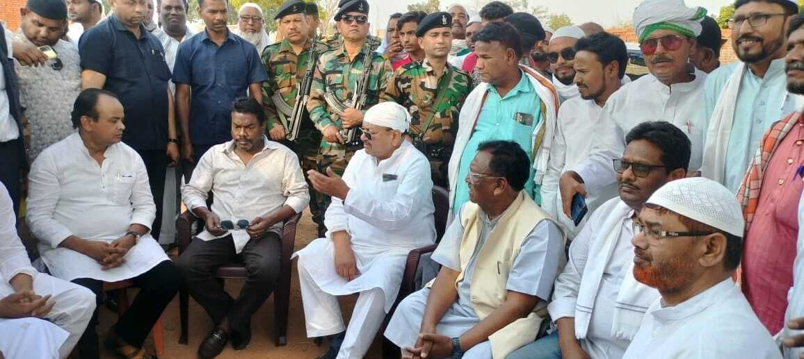 कांग्रेस नेता रफीक के सुपुर्द-ए- खाक में शामिल हुए बसंत सोरेन