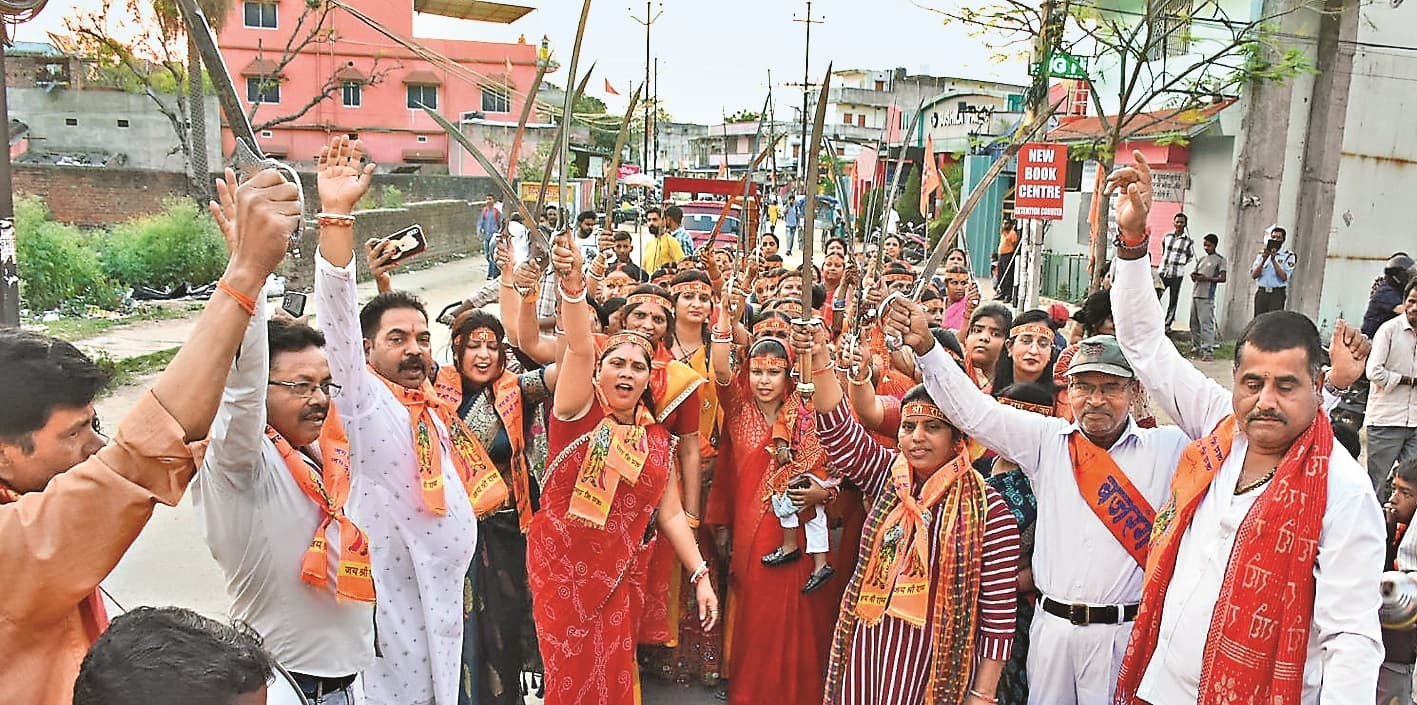 महिलाओं ने मंगलवारी जुलूस निकाला