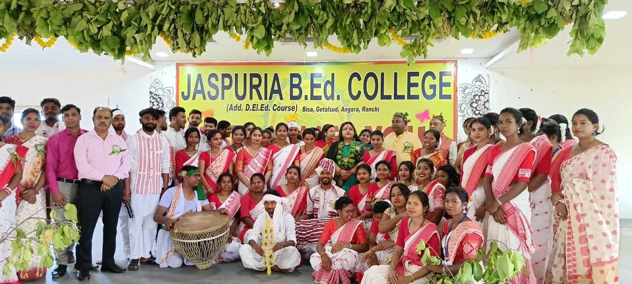जशपुरिया बीएड कॉलेज में धूमधाम से मना सरहुल उत्सव