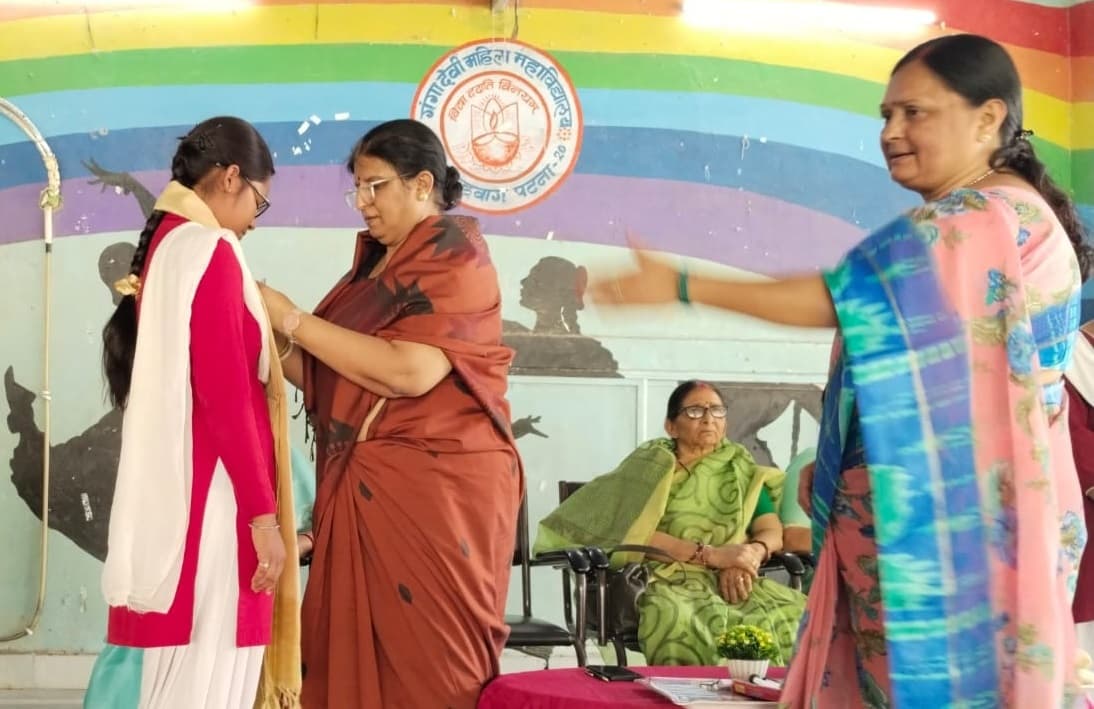 कैंपस : गंगा देवी महिला कॉलेज में नवनिर्वाचित स्टूडेंट काउंसिल की छात्राओं ने ली शपथ