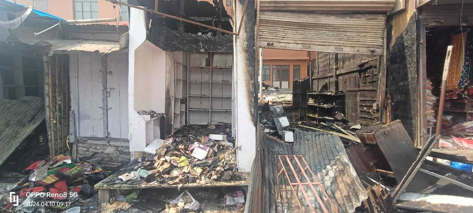 शॉर्ट-सर्किट से चार दुकान में लगी आग, लाखों का हुआ नुकसान