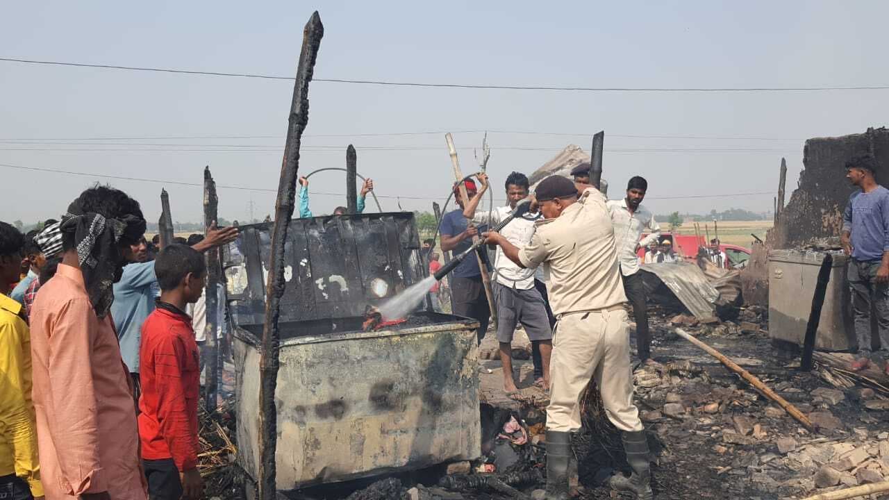 आग से जले पांच घर, मातम में बदली ईद की खुशियां