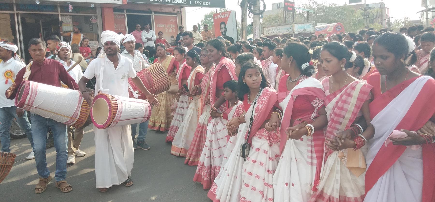 प्रकृति के प्रेम का त्योहार है सरहुल: मंत्री