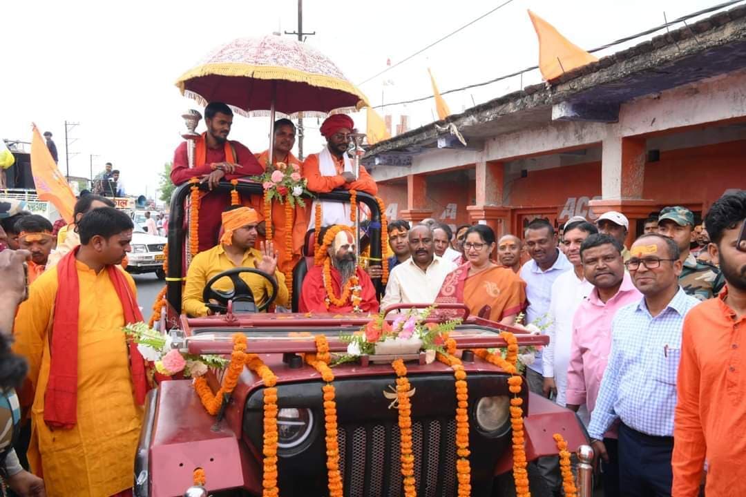 हनुमान प्राण प्रतिष्ठा महायज्ञ को लेकर निकाली कलश यात्रा