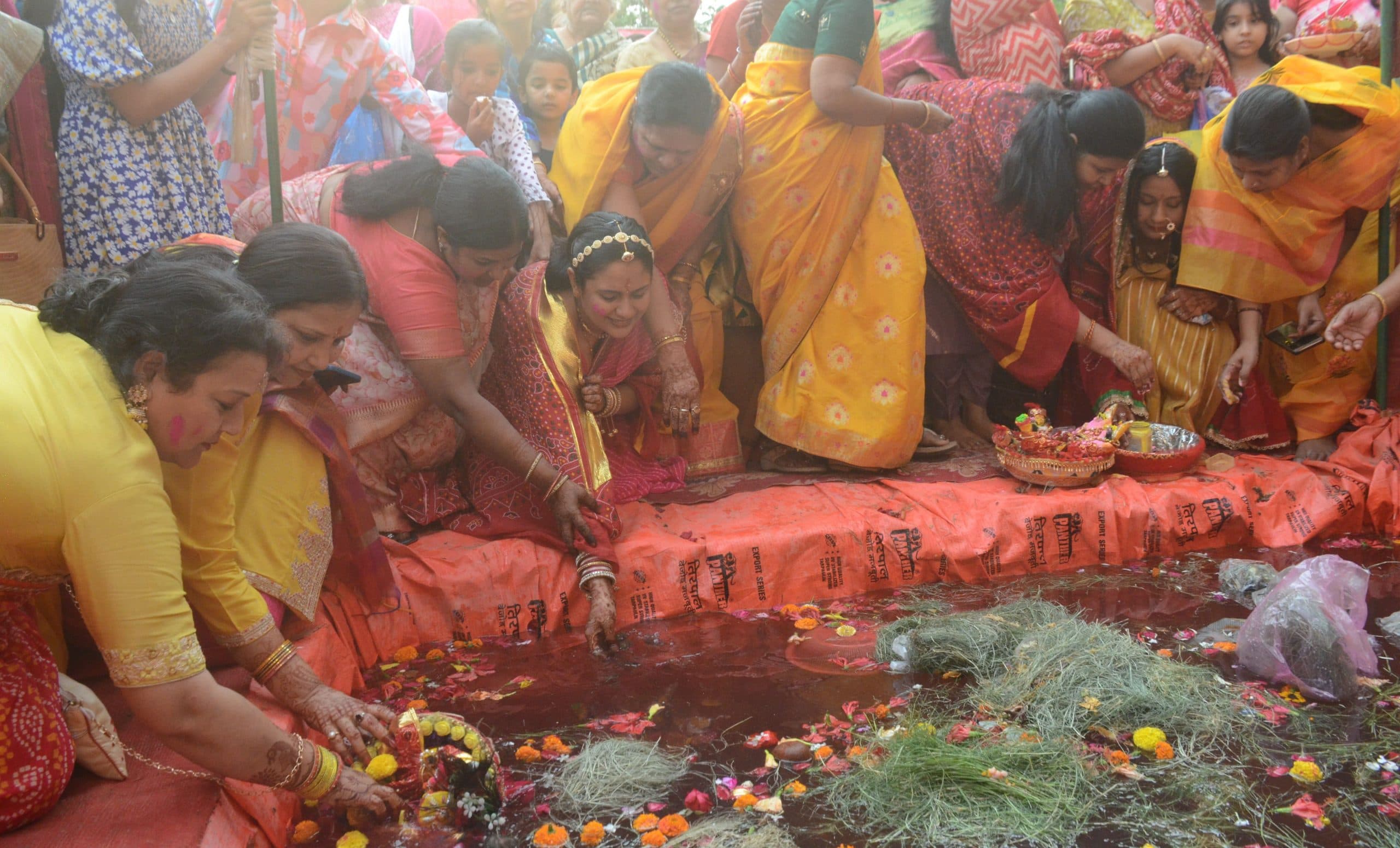 Bhagalpur News : महिलाओं ने मनाया गणगौर उत्सव, गौरा का पूजन हुआ