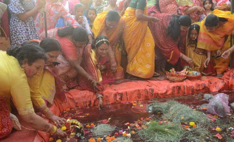 Bhagalpur News : महिलाओं ने मनाया गणगौर उत्सव, गौरा का पूजन हुआ