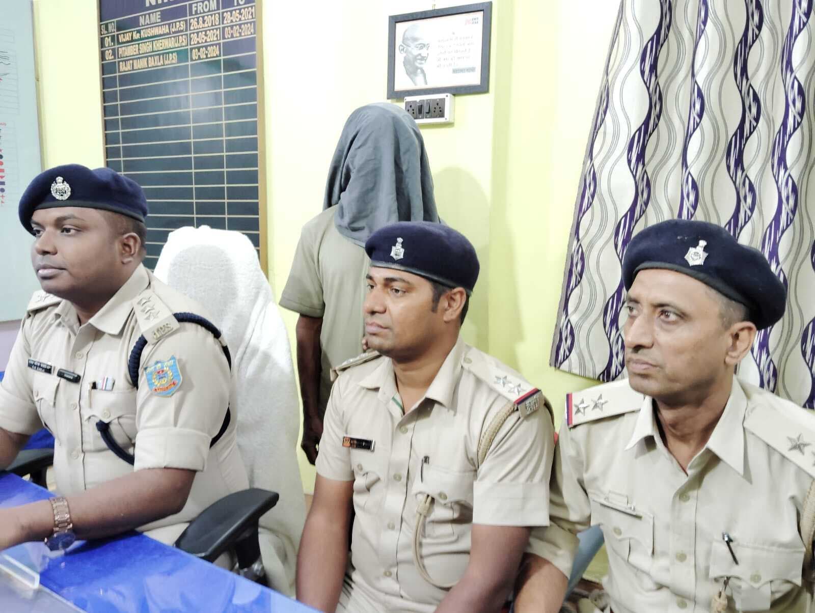 किराना दुकान से भारी मात्रा में अवैध शराब जब्त, दुकानदार गया जेल