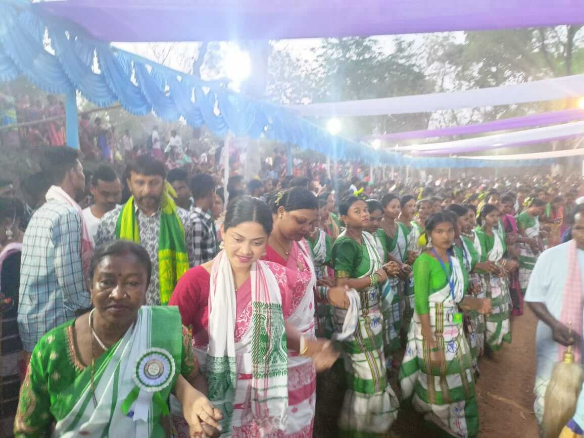 दिशोम जाहेरगाढ़ में मनाया बाहा महोत्सव