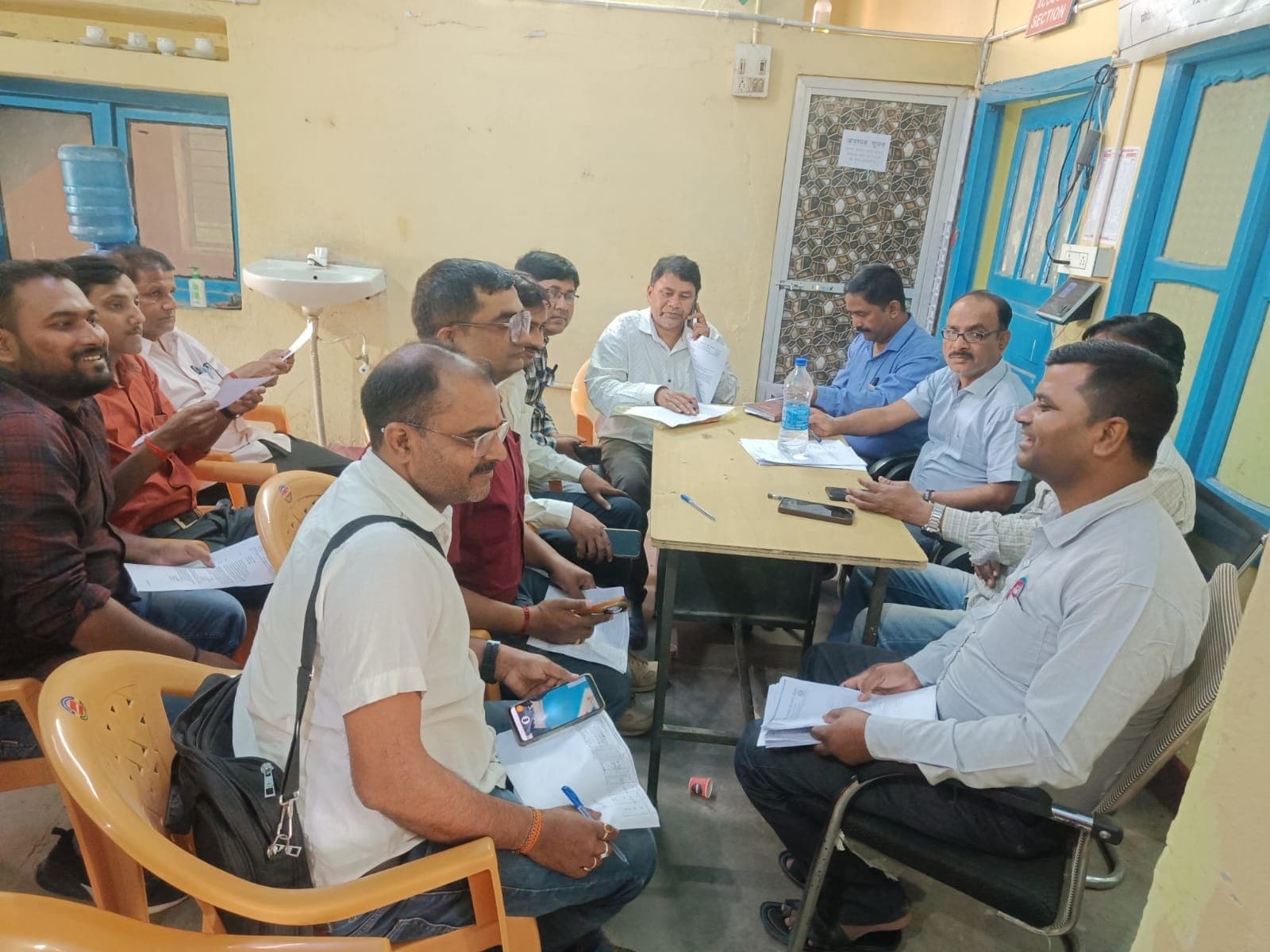 आइवीआरएस के कॉल का जवाब नहीं देने वाले 158 प्रधानाध्यापकों का वेतन स्थगित