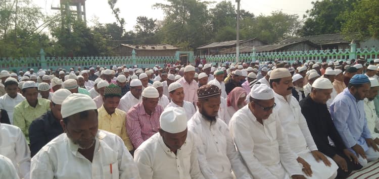 शांतिपूर्ण माहौल में हर्षोल्लास के साथ मना ईद