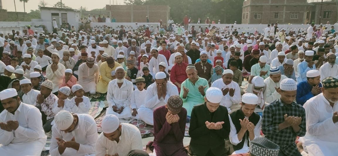 ईद की नमाज में मांगी मुल्क की खुशहाली की दुआ