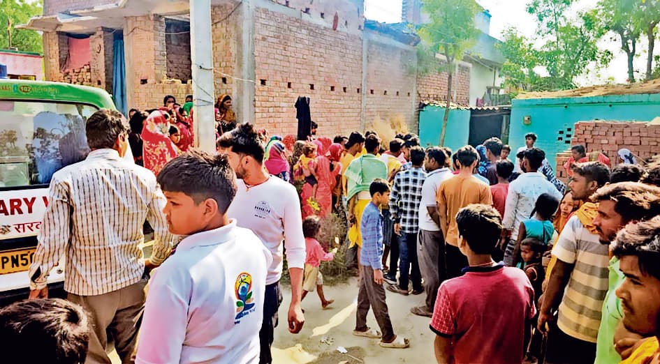 बोलेरो को बचाने के प्रयास में स्कॉर्पियो डिवाइडर से टकरायी, महिला की मौत