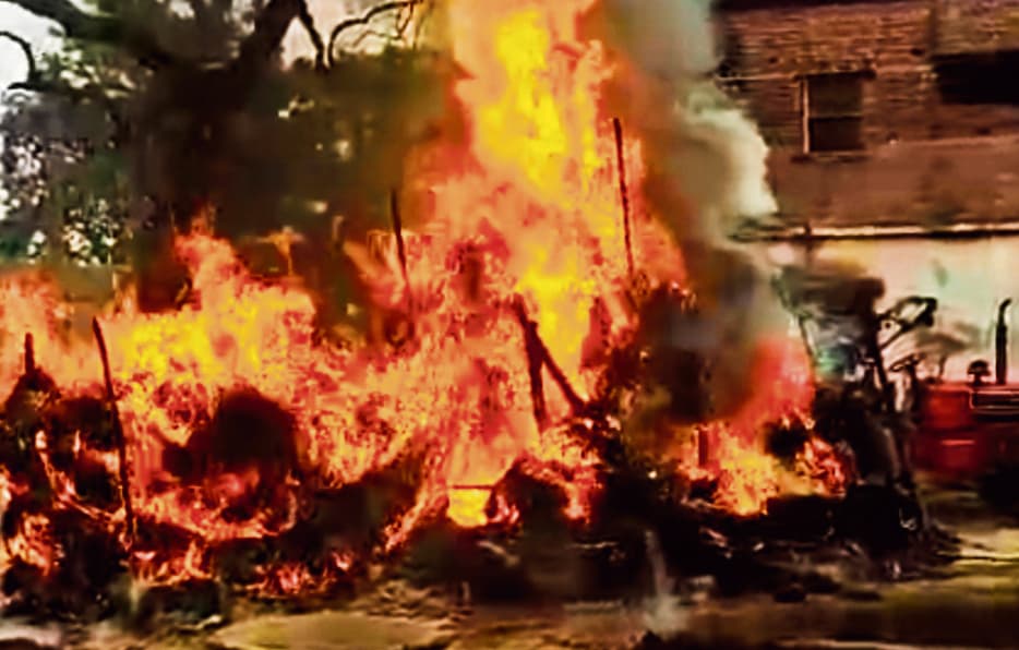 आग लगने से गेहूं की फसल समेत 500 बोझे जलकर राख