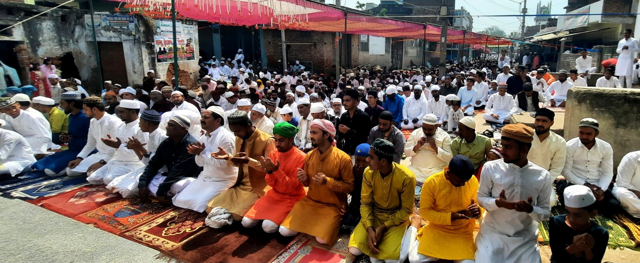 मुल्क में अमन-चैन के लिए खुदा से की इबादत