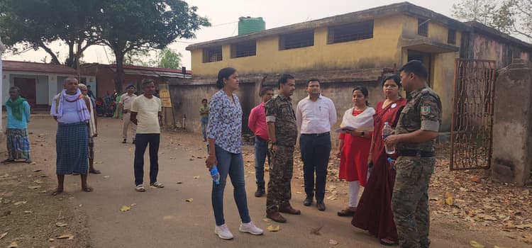 अधिकारियों की टीम ने बोर्डर की बूथों का लिया जायजा