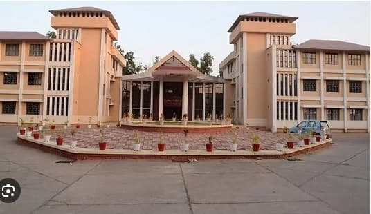 इंजीनियरिंग, होटल मैनेजमेंट में डिप्लोमा, डिग्री, पीजी के लिए ऑनलाइन कोर्स पर लगी रोक