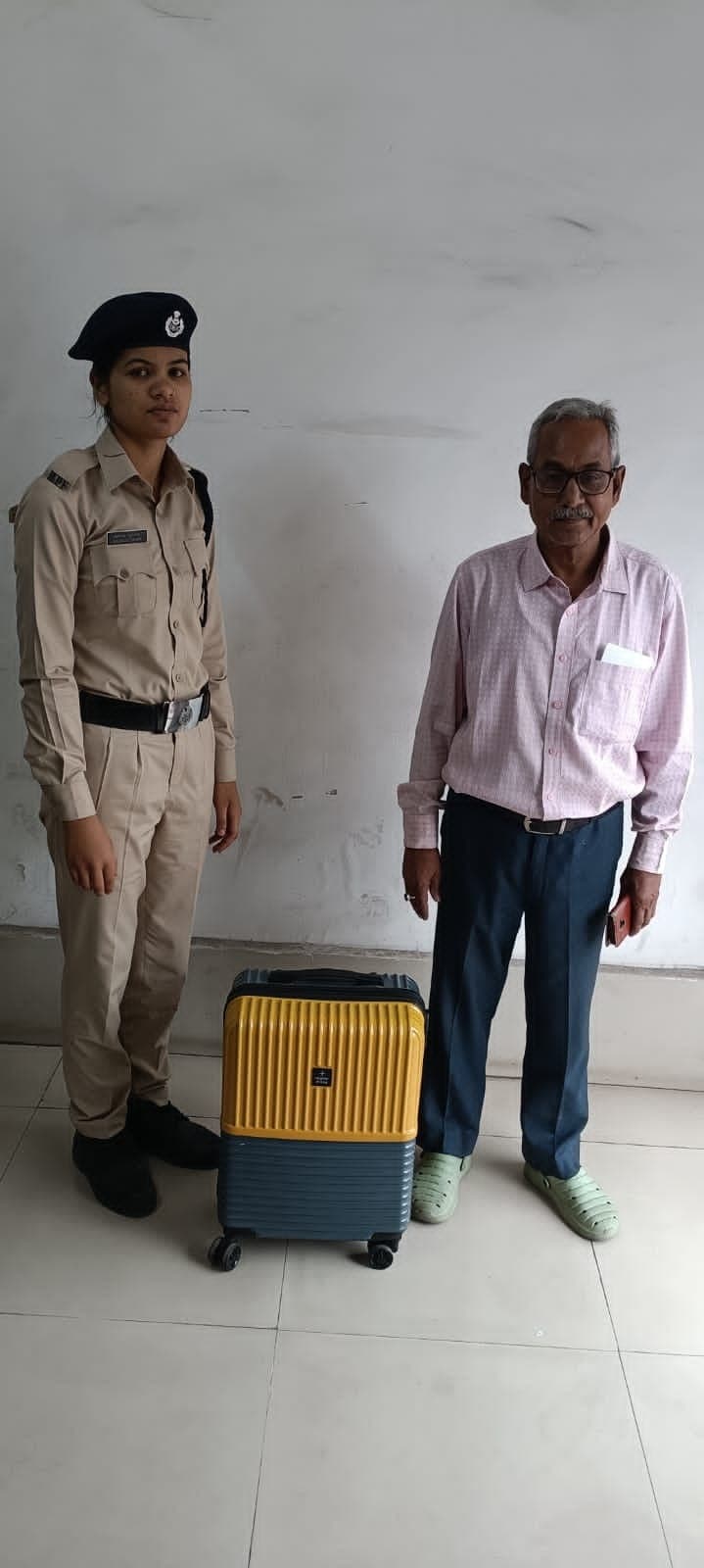 आरपीएफ ने गुम ट्रॉली बैग यात्री को लौटाया