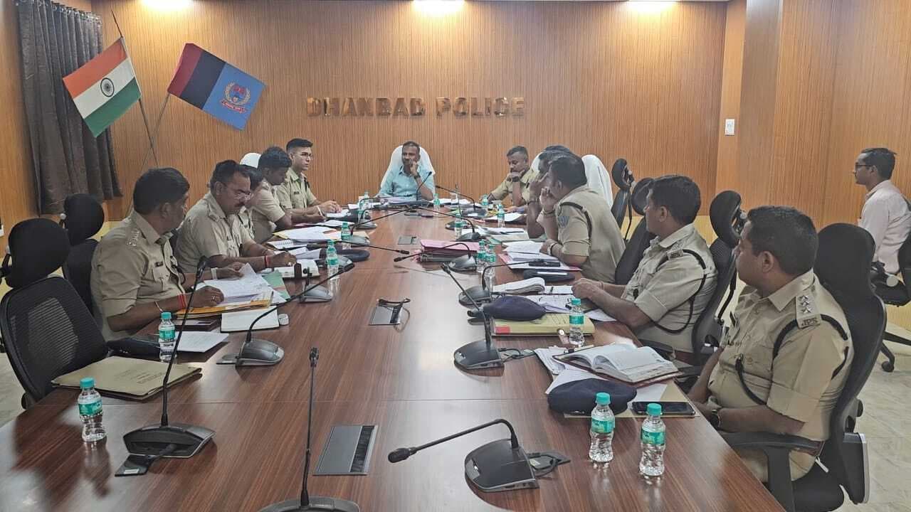 चुनाव को ले आइजी ने की वरीय अधिकारियों के साथ बैठक