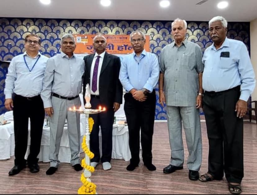 ठेका मजदूरों को समय पर भुगतान, कल्याण आदि पर ध्यान देने की ज़रूरत : डीपी
