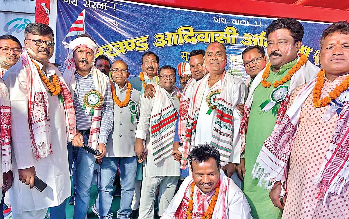 आदिवासी अभियंताओं ने लगाया शिविर