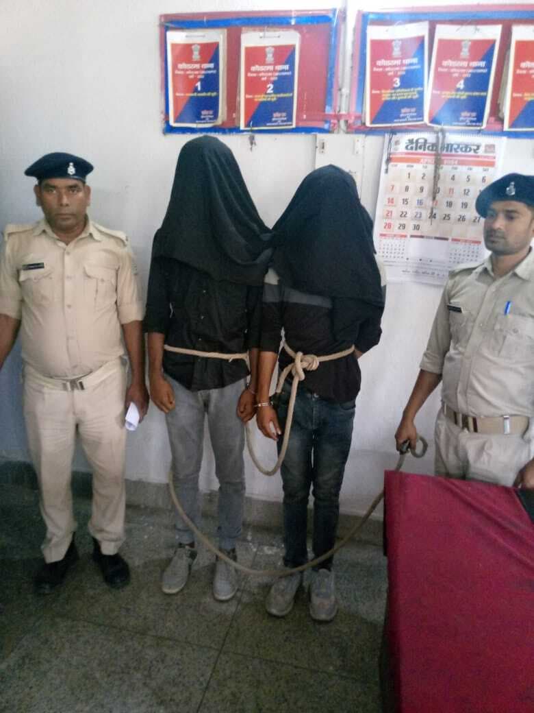 रंगदारी मांगने के आरोप में दो गिरफ्तार