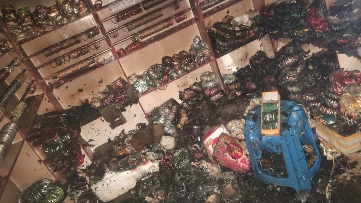 चूड़ी की दुकान में लगी आग