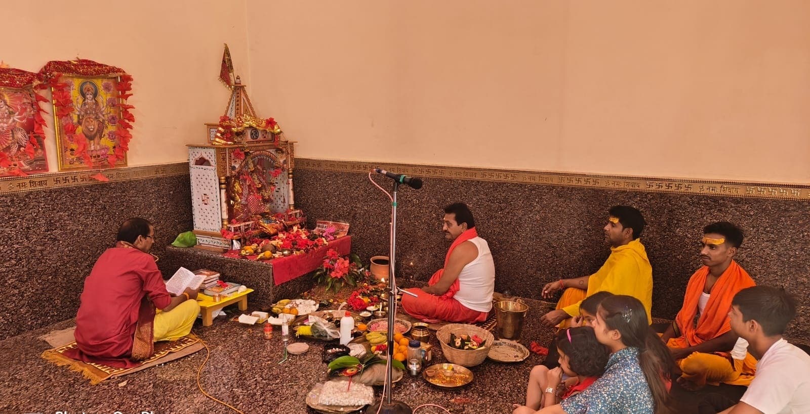 मां दुर्गा के चौथे स्वरूप मां कुष्मांडा की हुई पूजा