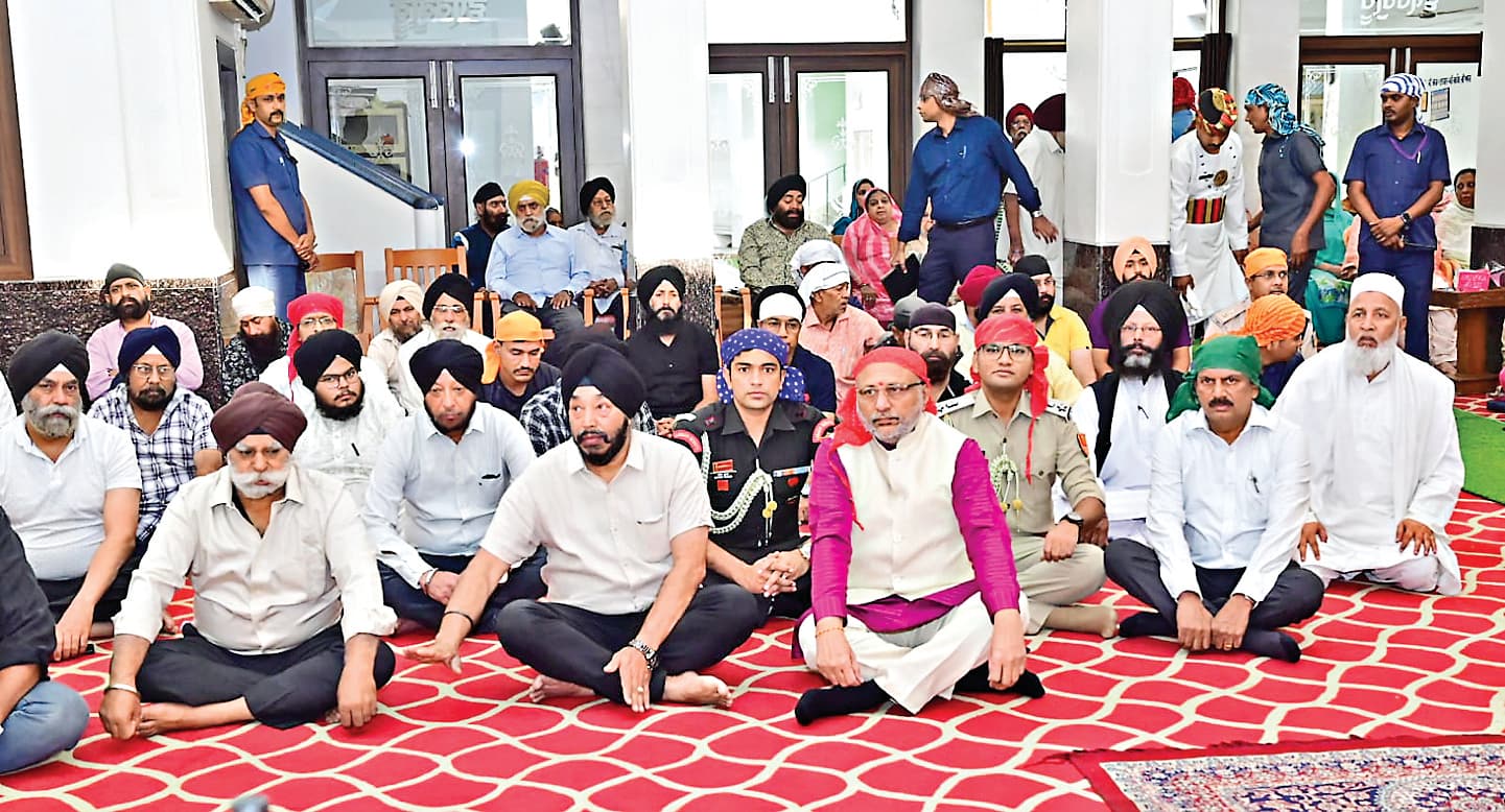 मेन रोड गुरुद्वारा में सजा दीवान, राज्यपाल भी हुए शामिल