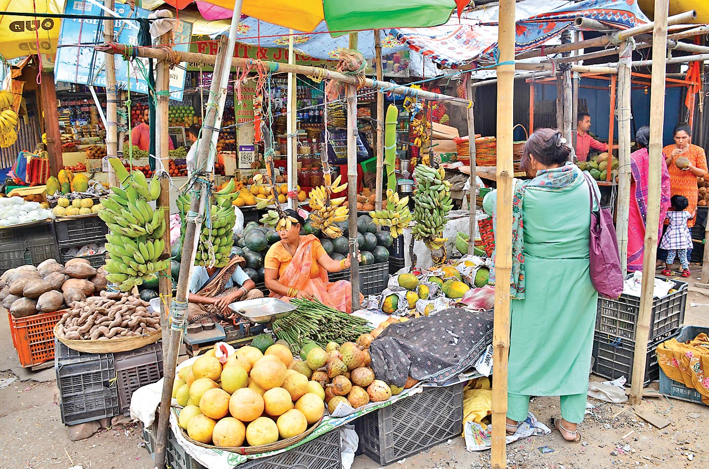 चैती छठ महापर्व का खरना अनुष्ठान, कल डूबते सूर्य को अर्घ देंगे व्रती
